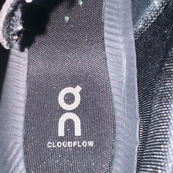 On Cloud Cloudflow Gray Black White Running Shoes Mens 10 Mesh Top EUC - Picture 7 of 7